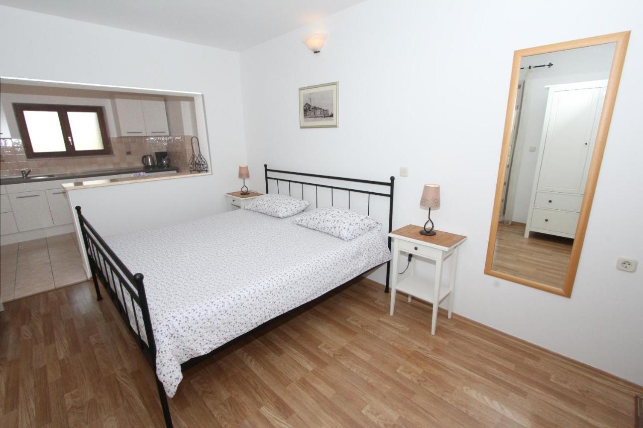 Apartments Mirela 罗维尼 外观 照片