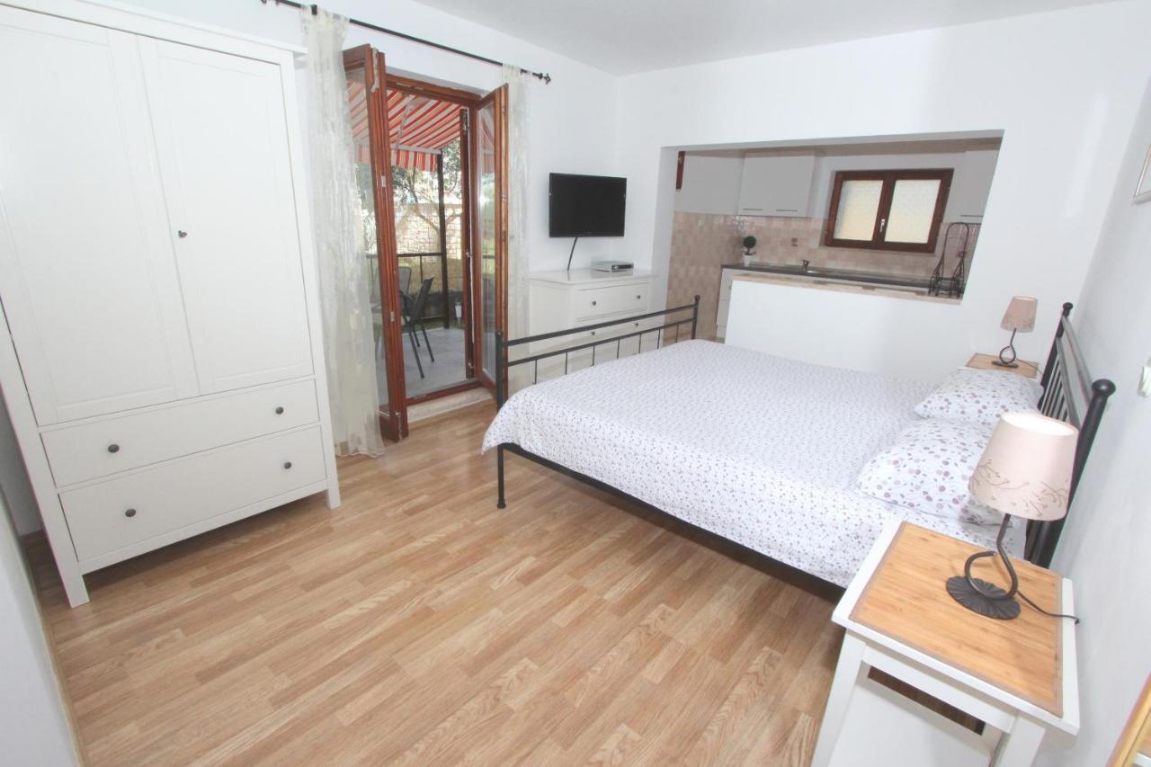 Apartments Mirela 罗维尼 外观 照片