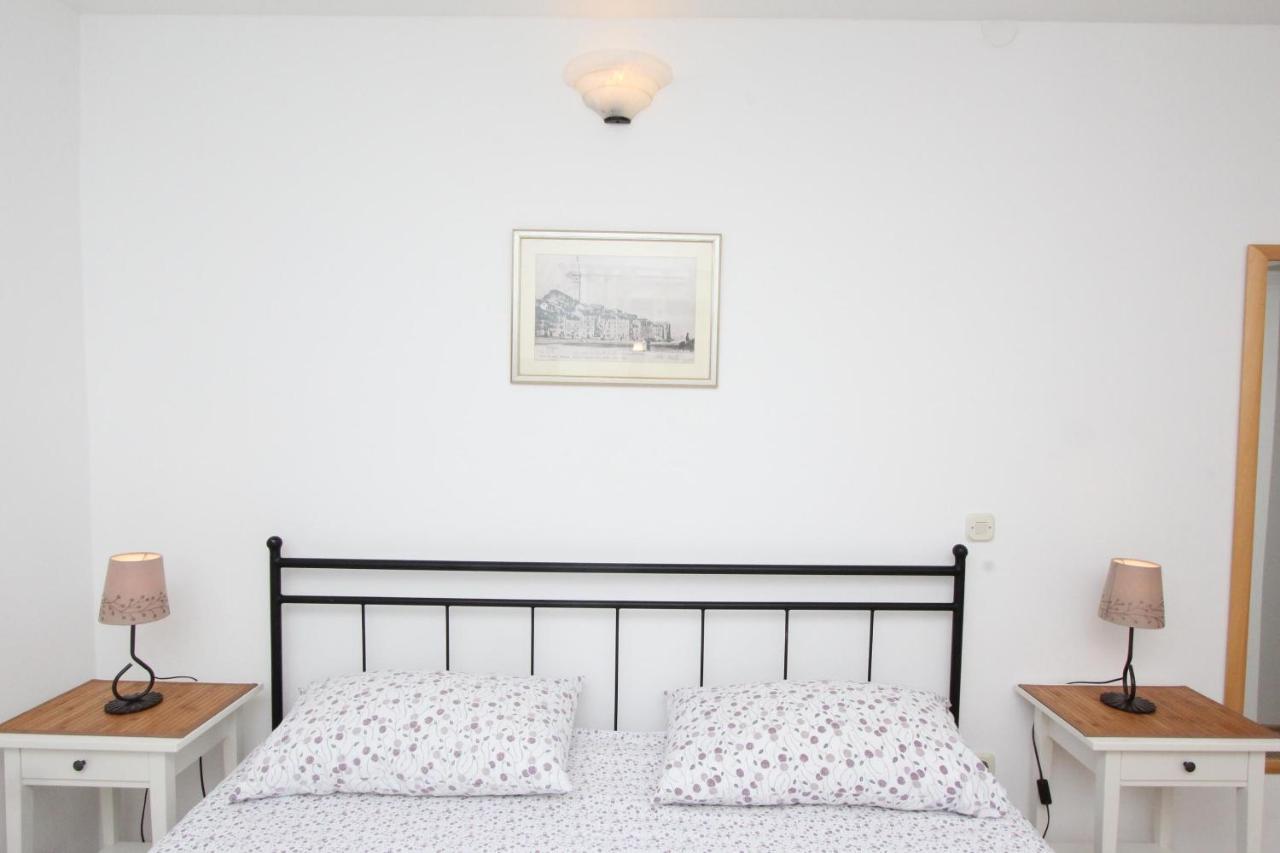 Apartments Mirela 罗维尼 外观 照片
