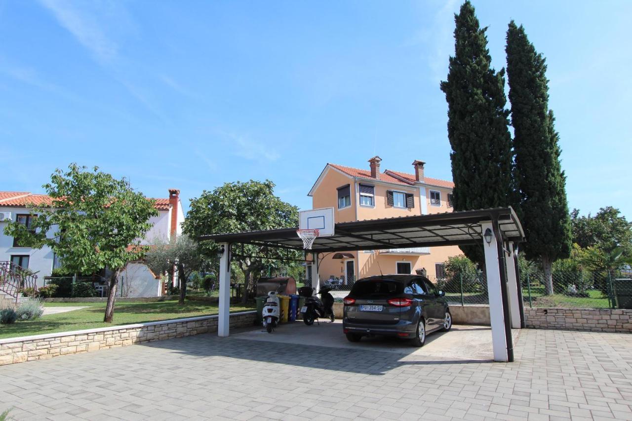 Apartments Mirela 罗维尼 外观 照片