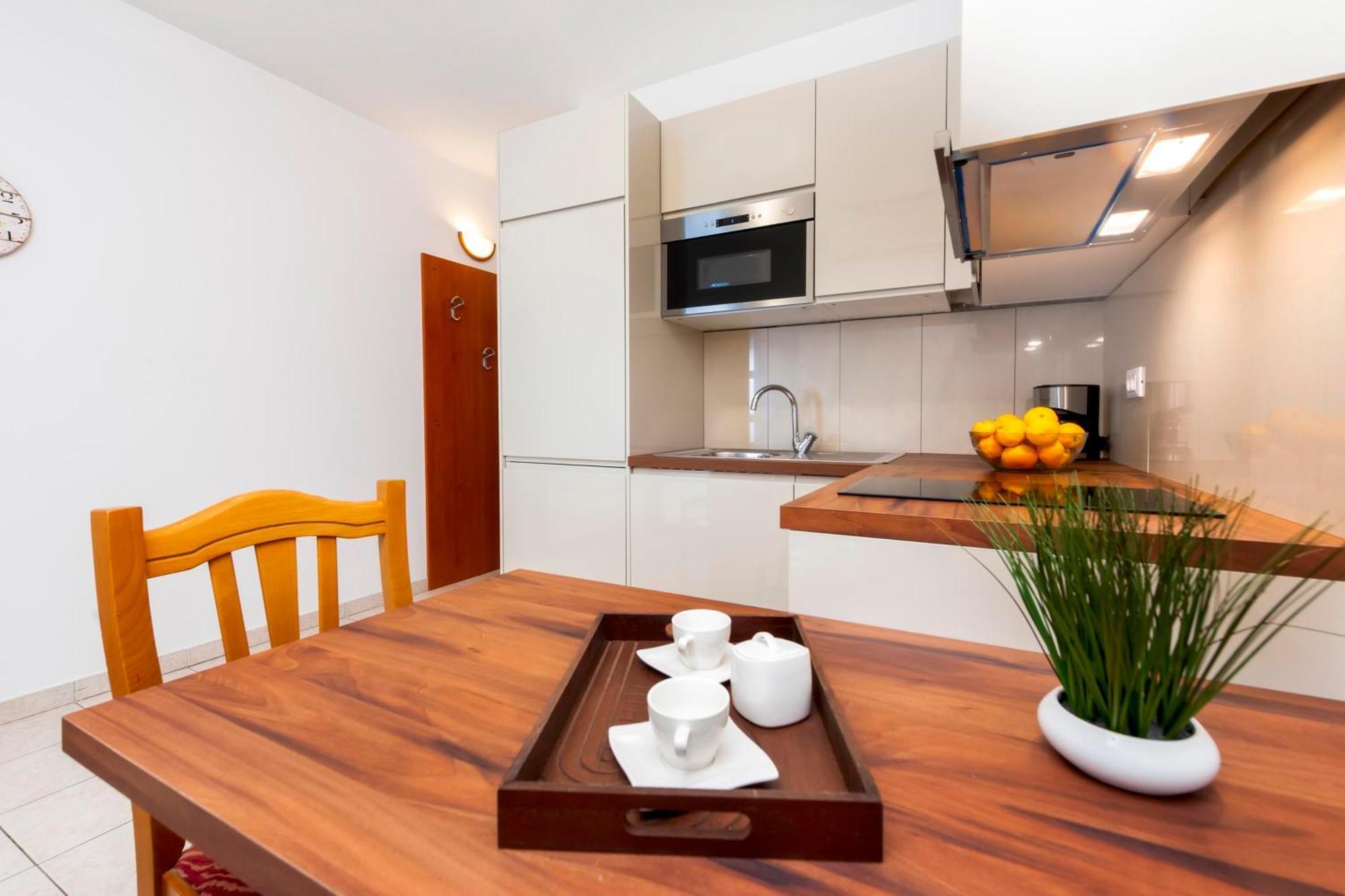 Apartments Mirela 罗维尼 外观 照片