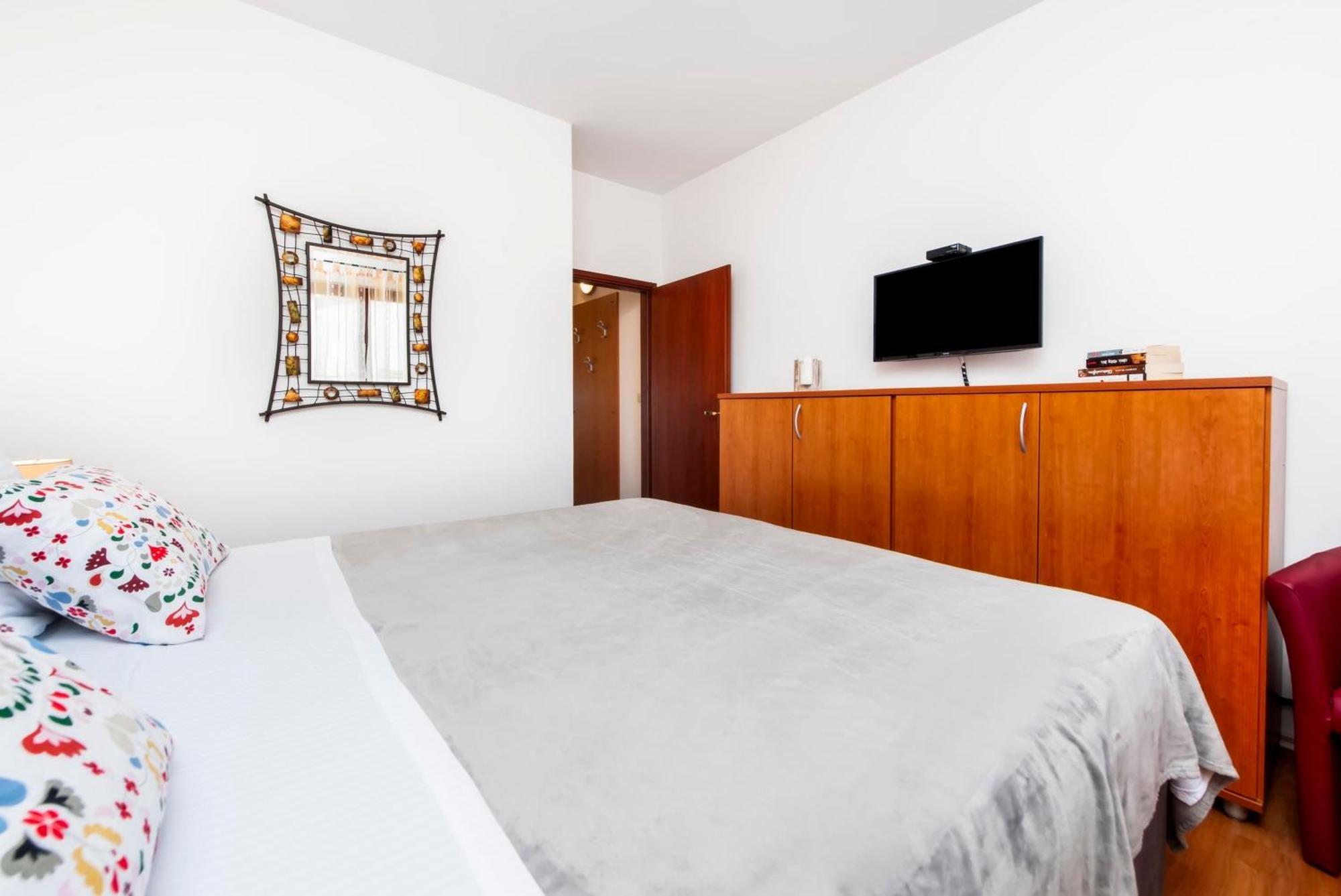 Apartments Mirela 罗维尼 外观 照片