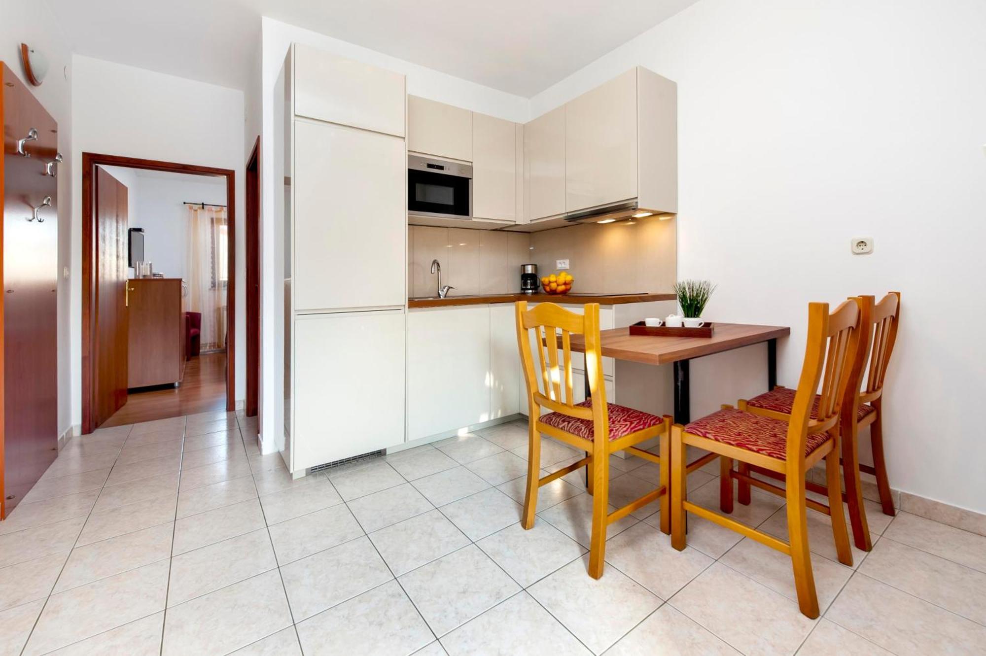 Apartments Mirela 罗维尼 外观 照片