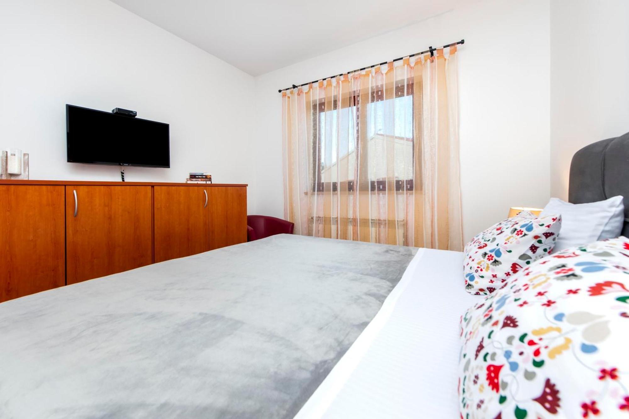 Apartments Mirela 罗维尼 外观 照片